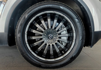 Подержанный автомобиль Infiniti QX70 2014 года (22 фото)