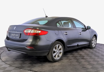 Подержанный автомобиль Renault Fluence 2011 года (5 фото)