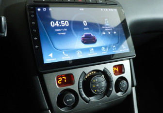 Подержанный автомобиль Peugeot 308 Hatchback 2011 года (18 фото)