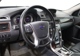 Подержанный автомобиль Volvo XC70 2012 года (18 фото)