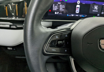 Подержанный автомобиль Geely Atlas 2024 года (27 фото)