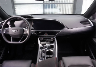 Подержанный автомобиль Geely Tugella 2022 года (12 фото)