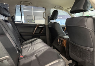 Подержанный автомобиль Toyota Land Cruiser Prado 2011 года (12 фото)