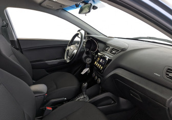 Подержанный автомобиль Kia Rio Sedan 2015 года (11 фото)