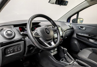 Подержанный автомобиль Renault Kaptur 2022 года (17 фото)