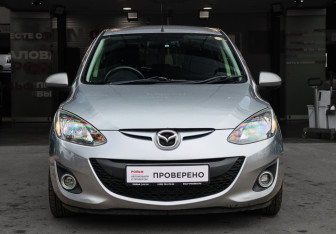 Подержанный автомобиль Mazda Demio 2011 года (2 фото)