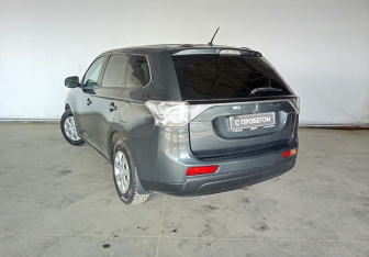 Подержанный автомобиль Mitsubishi Outlander 2014 года (7 фото)