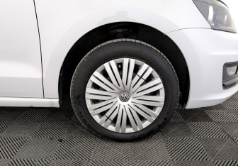 Подержанный автомобиль Volkswagen Polo Sedan 2019 года (18 фото)