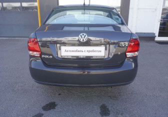 Подержанный автомобиль Volkswagen Polo Sedan 2012 года (6 фото)