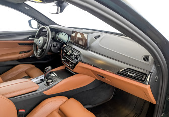 Подержанный автомобиль BMW M5 Sedan 2019 года (11 фото)