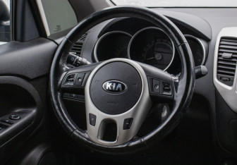 Подержанный автомобиль Kia Venga 2015 года (15 фото)