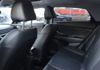 Подержанный автомобиль Hyundai Elantra Sedan 2023 года (11 фото)