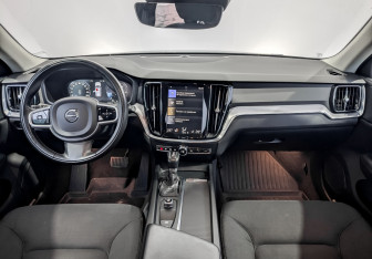 Подержанный автомобиль Volvo V60 2020 года (15 фото)