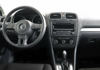 Подержанный автомобиль Volkswagen Golf Hatchback 2012 года (6 фото)