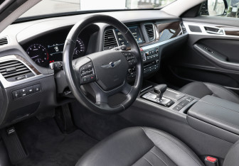 Подержанный автомобиль Genesis G80 2017 года (17 фото)