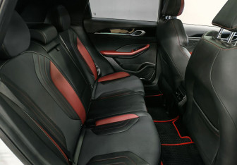 Подержанный автомобиль Geely Coolray 2023 года (14 фото)