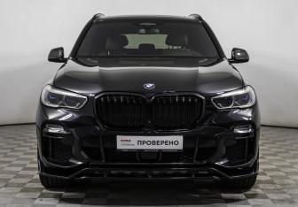 Подержанный автомобиль BMW X5 2021 года (2 фото)