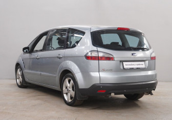 Подержанный автомобиль Ford S-MAX 2008 года (7 фото)