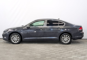 Подержанный автомобиль Volkswagen Passat Sedan 2018 года (8 фото)