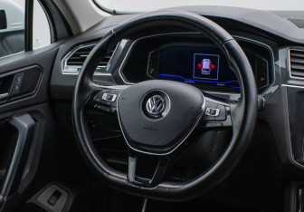 Подержанный автомобиль Volkswagen Tiguan 2020 года (15 фото)