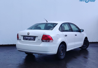 Подержанный автомобиль Volkswagen Polo Sedan 2010 года (8 фото)