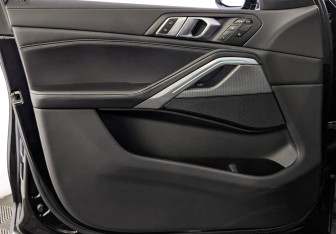 Подержанный автомобиль BMW X6 2020 года (19 фото)