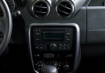 Подержанный автомобиль Renault Duster 2012 года (12 фото)