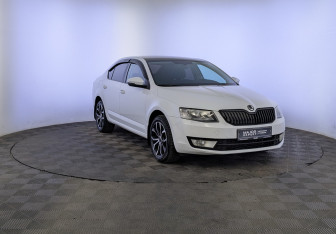 Подержанный автомобиль Skoda Octavia Liftback 2016 года (3 фото)