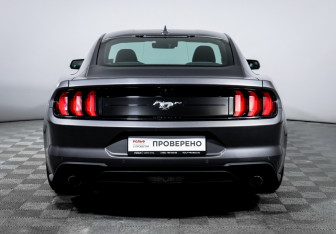 Подержанный автомобиль Ford Mustang Coupe 2021 года (6 фото)