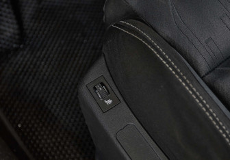 Подержанный автомобиль Citroen C4 Hatchback 2011 года (9 фото)