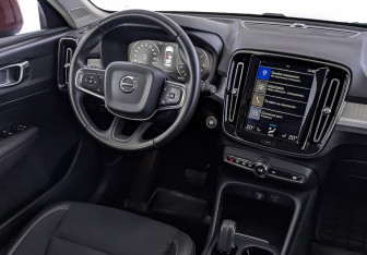 Подержанный автомобиль Volvo XC40 2019 года (29 фото)
