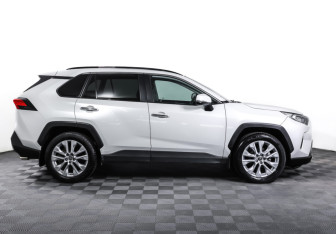 Подержанный автомобиль Toyota RAV4 2020 года (4 фото)