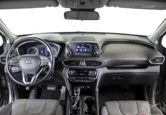 Подержанный автомобиль Hyundai Santa Fe 2019 года (10 фото)