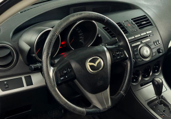 Подержанный автомобиль Mazda 3 Sedan 2011 года (13 фото)