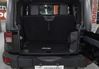 Подержанный автомобиль Jeep Wrangler 2014 года (10 фото)