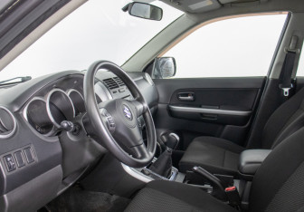 Подержанный автомобиль Suzuki Grand Vitara 2009 года (10 фото)