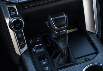 Подержанный автомобиль Toyota Land Cruiser Suv 2023 года (17 фото)