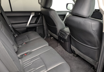Подержанный автомобиль Toyota Land Cruiser Prado 2021 года (18 фото)