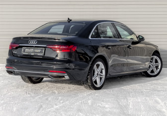 Подержанный автомобиль Audi A4 Sedan 2021 года (5 фото)