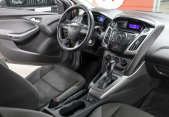 Подержанный автомобиль Ford Focus Hatchback 2011 года (11 фото)