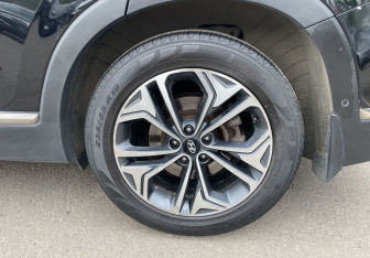 Подержанный автомобиль Hyundai Santa Fe 2019 года (13 фото)