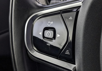 Подержанный автомобиль Volvo XC60 2021 года (28 фото)