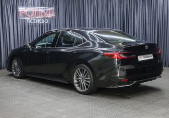 Подержанный автомобиль Toyota Camry Sedan 2024 года (7 фото)