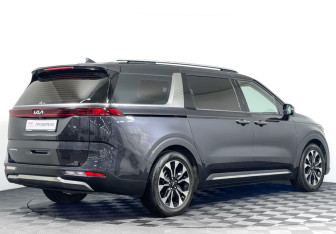 Подержанный автомобиль Kia Carnival 2021 года (5 фото)