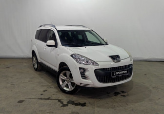 Подержанный автомобиль Peugeot 4007 2012 года (3 фото)