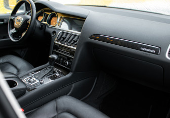 Подержанный автомобиль Audi Q7 2013 года (9 фото)