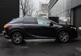 Подержанный автомобиль Lexus RX 2023 года (4 фото)