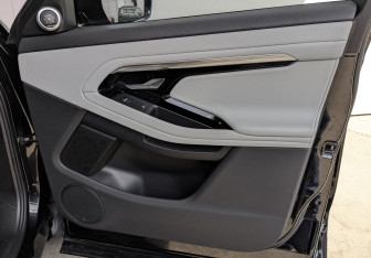 Подержанный автомобиль Land Rover Range Rover Evoque 2022 года (24 фото)