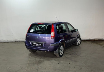 Подержанный автомобиль Ford Fusion 2007 года (4 фото)
