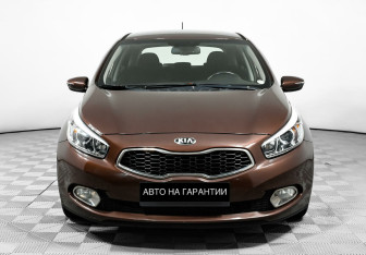 Подержанный автомобиль Kia Ceed Hatchback 2013 года (2 фото)